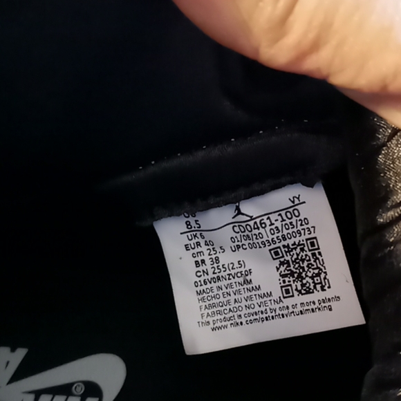 Sneakers - Picture 6 of 6